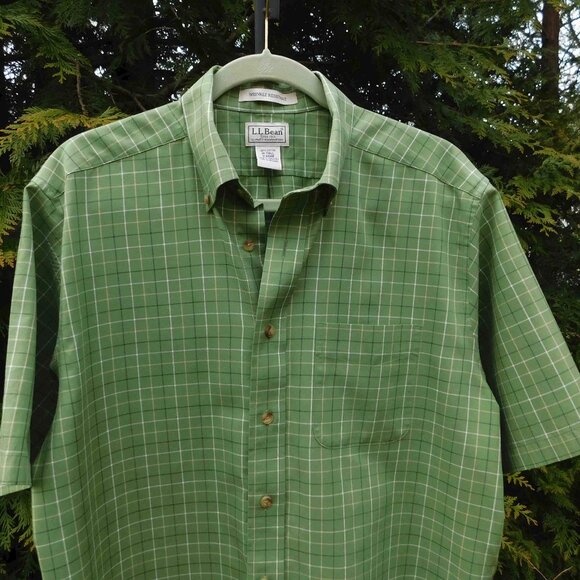 L.L. Bean Mens Wrinkle-Resistant Short Sleeve Cotton Buttondown Shirt - Picture 2 of 3